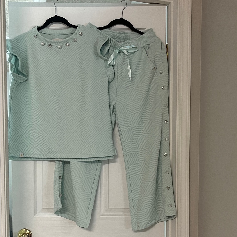 Simply Southern Light Green Women's Jogger Set